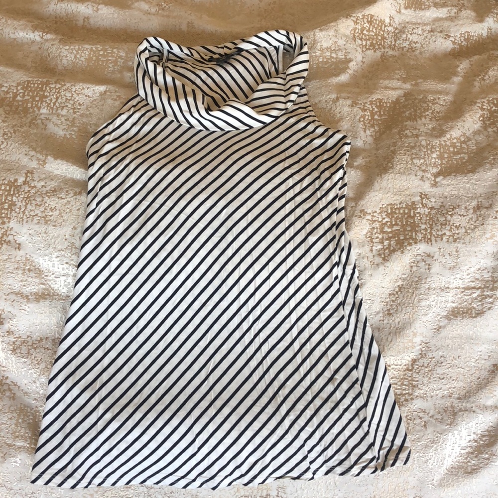 White House Black Market Scoop neck tank top